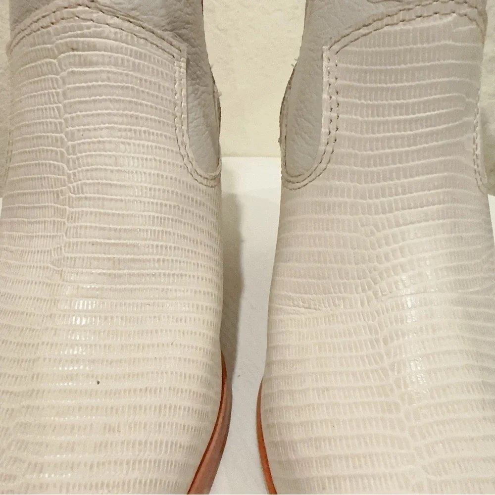 Kaanas Hague Cowboy Leather Bootie in Ivory NWOT Size 6M